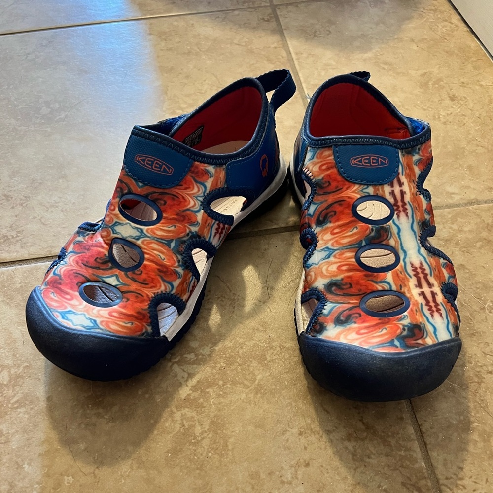 Kids size 2 Keen Stingray water sandals